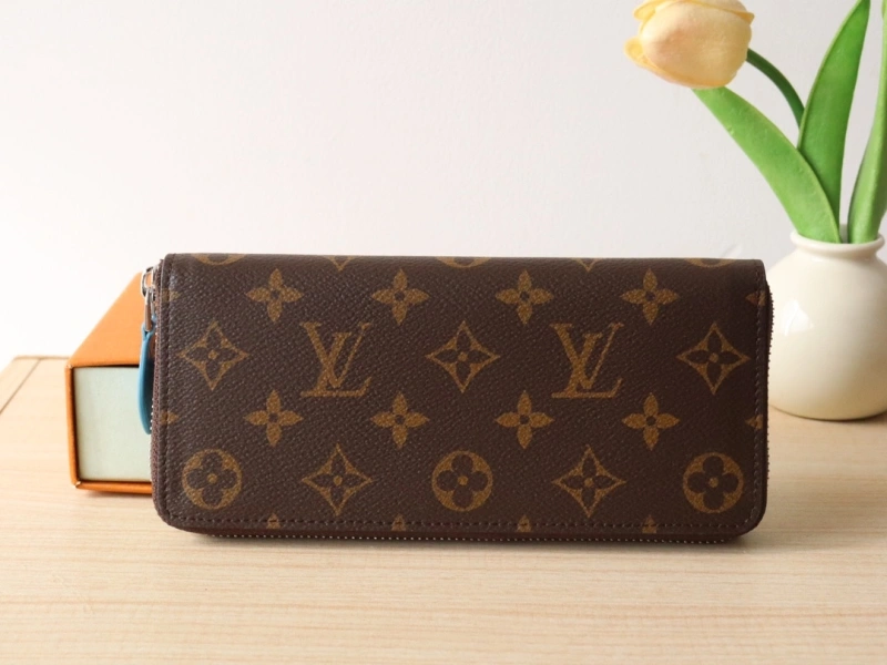 LV Wallets 4192A-0074
