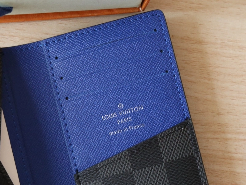 LV Wallets 4192A-0105