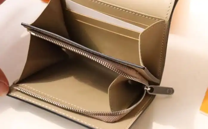 LV Wallets 4192D-0025