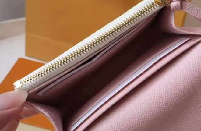 LV Wallets 4192D-0093