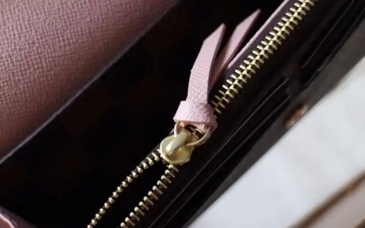 LV Wallets 4192D-0106