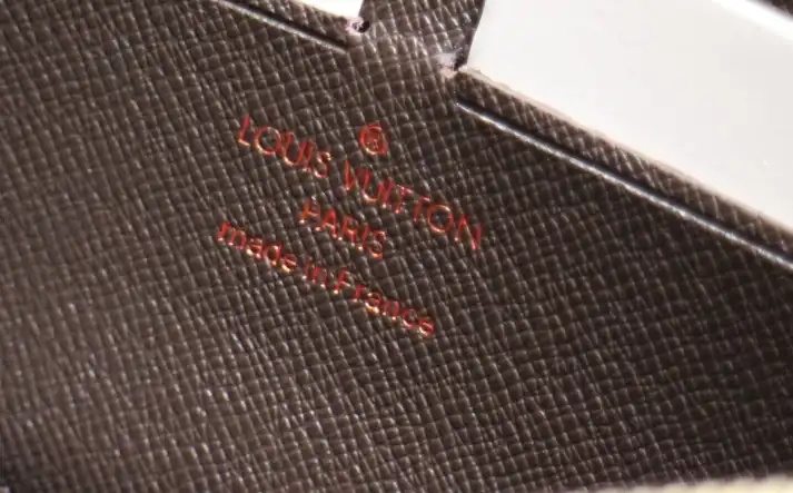 LV Wallets 4192F-0052