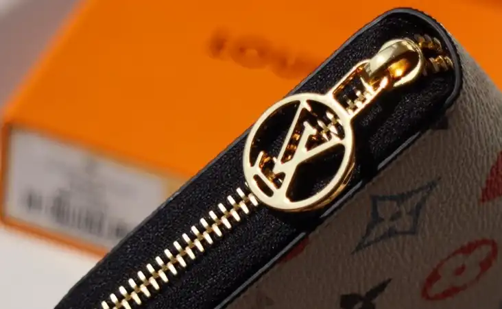LV Wallets 4192F-0056