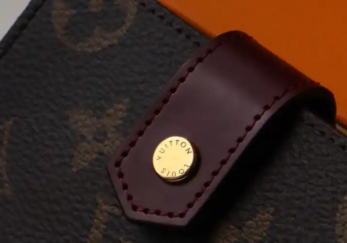 LV Wallets 4192F-0057