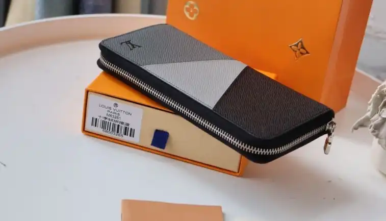 LV Wallets 4192F-0068