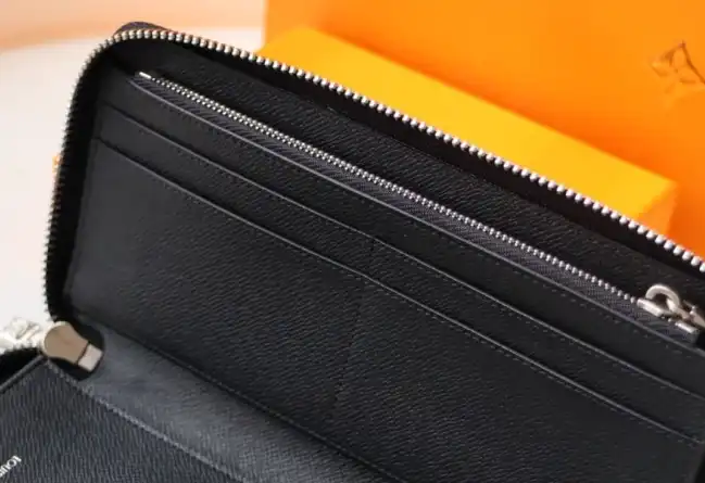 LV Wallets 4192F-0068