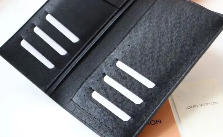 LV Wallets 4192F-0070