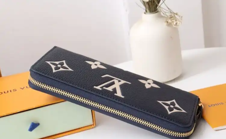 LV Wallets 4192F-0200