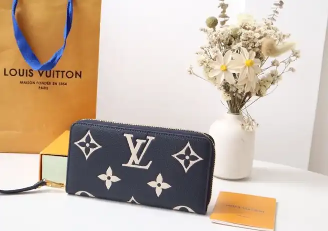 LV Wallets 4192F-0201