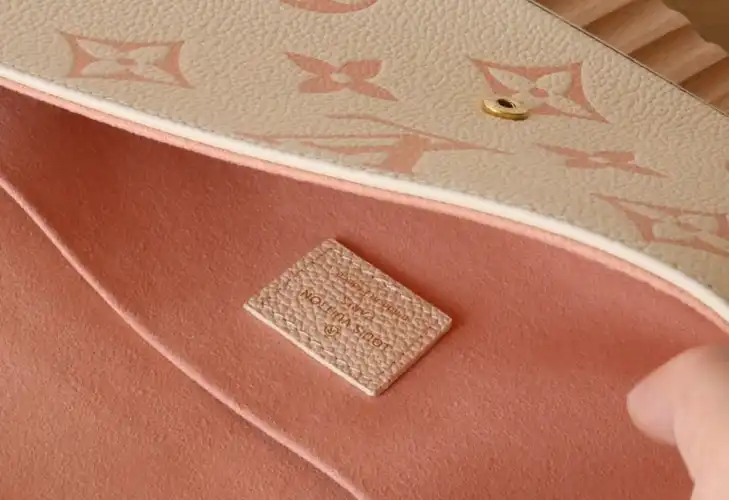 LV Wallets 4206A-0088