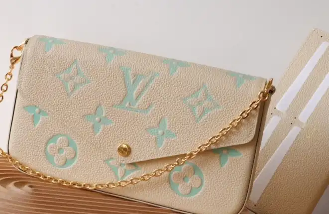 LV Wallets 4206A-0090