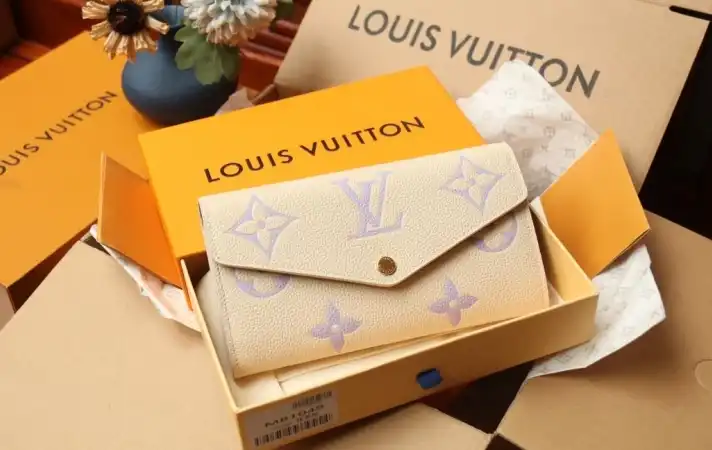 LV Wallets 4206A-0103