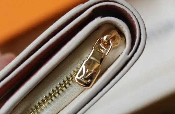 LV Wallets 4206A-0112