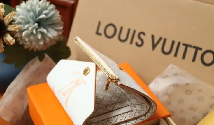 LV Wallets 4206A-0803