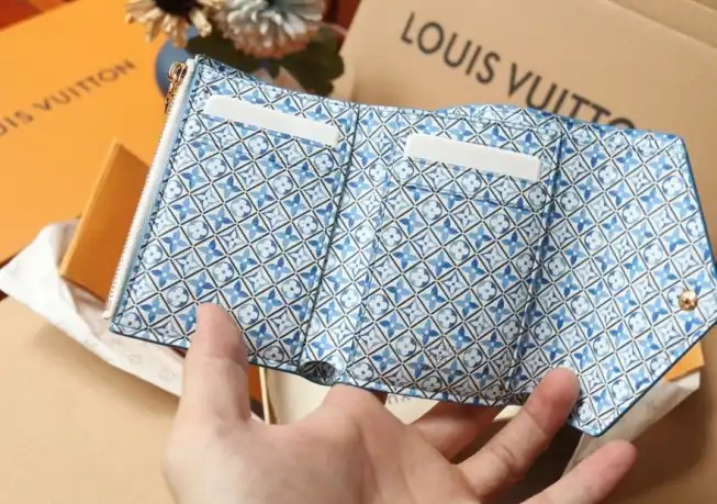 LV Wallets 4206A-0804
