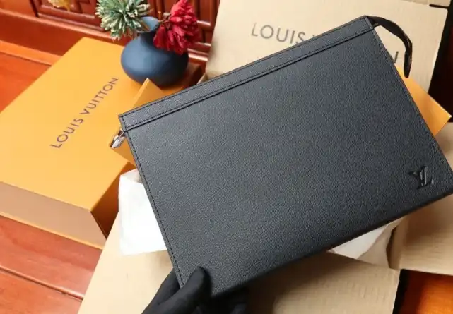 LV Clutch Bags 4206A-0863