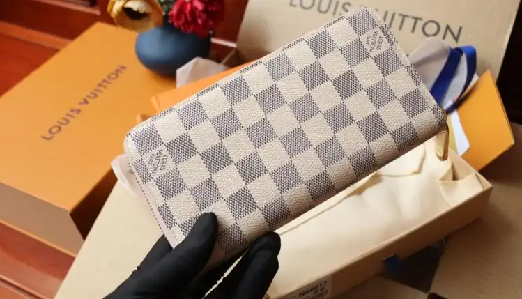 LV Wallets 4206A-0881