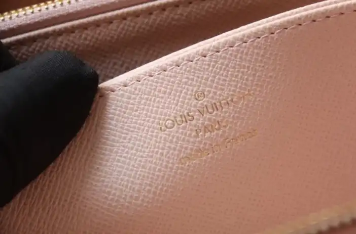 LV Wallets 4206A-0881