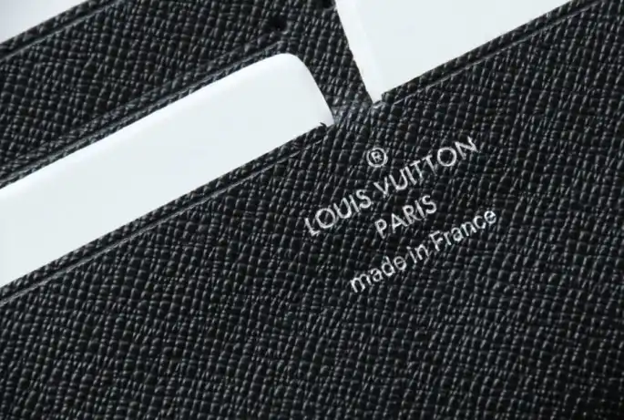 LV Wallets 4206A-0889