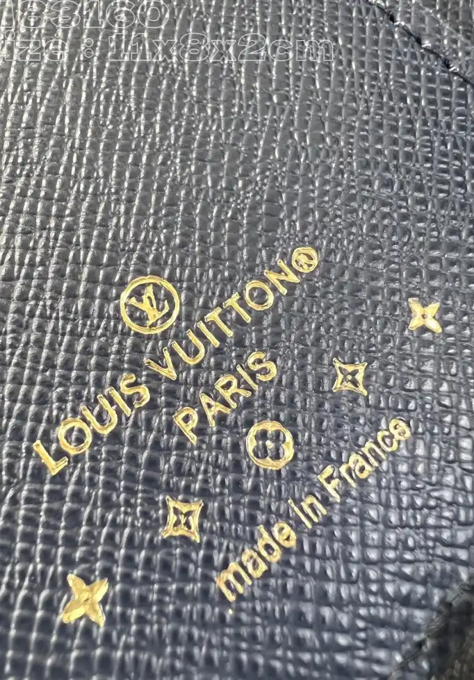 LV Wallets 4206A-1245