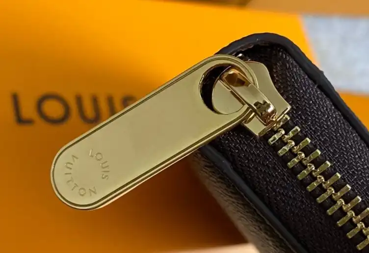 LV Wallets 4206A-1393
