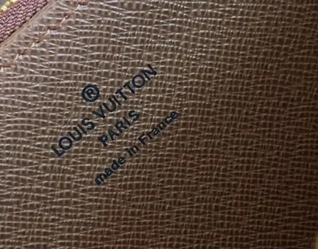 LV Wallets 4206A-1393