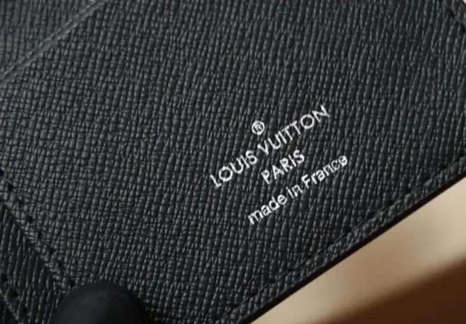 LV Wallets 4206A-2031