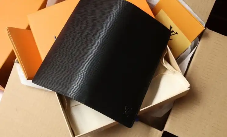 LV Wallets 4206A-2031