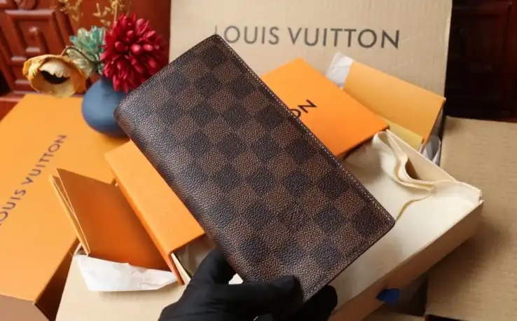 LV Wallets 4206A-2033