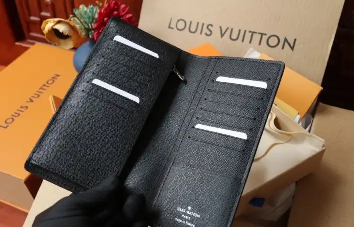 LV Wallets 4206A-2034