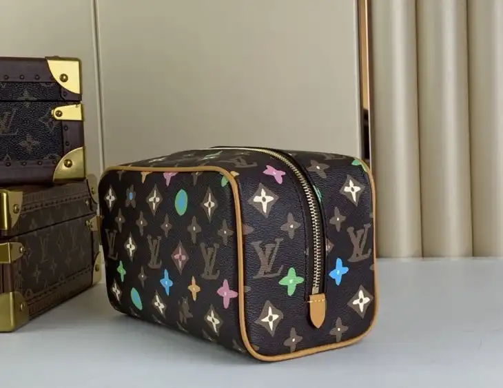 LV Cosmetic Bags 4206A-2677