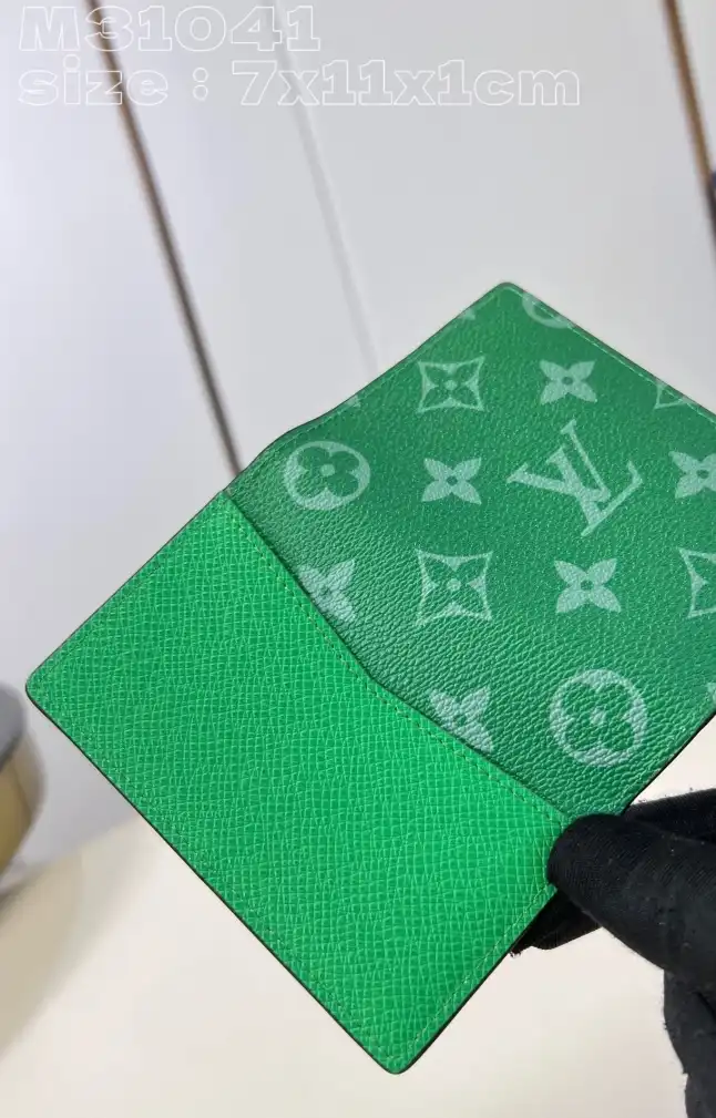 LV Wallets 4206A-2711