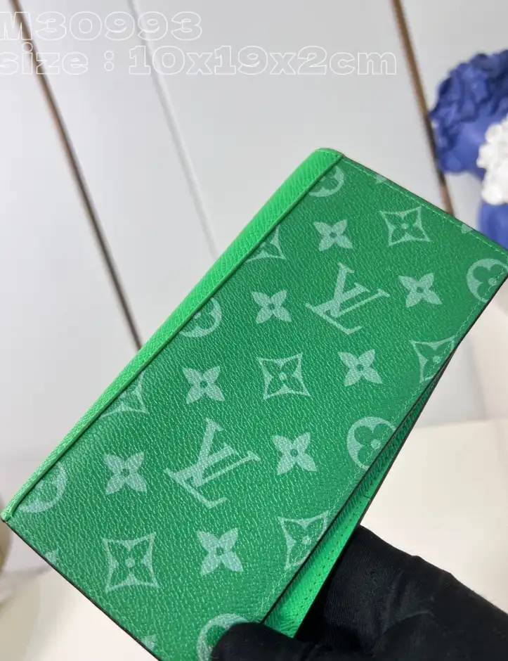 LV Wallets 4206A-2715