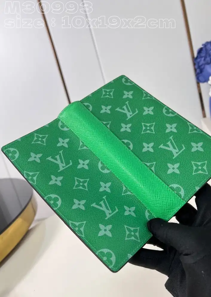 LV Wallets 4206A-2715