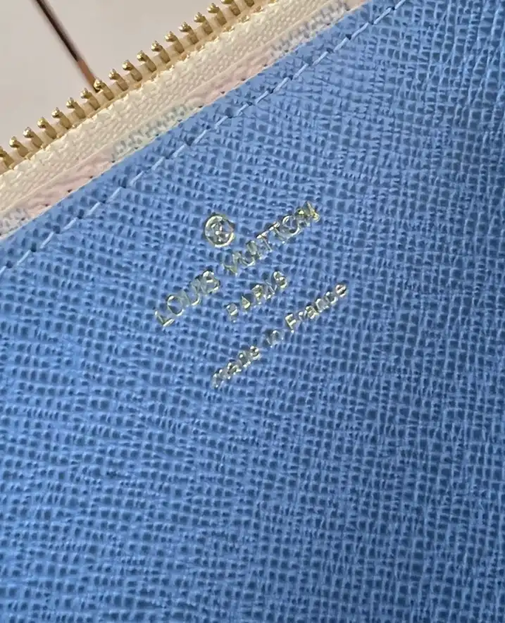 LV Wallets 4206A-3488