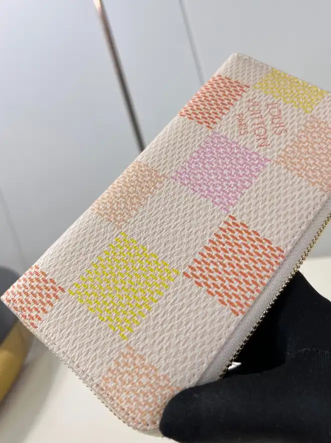 LV Wallets 4206A-3489