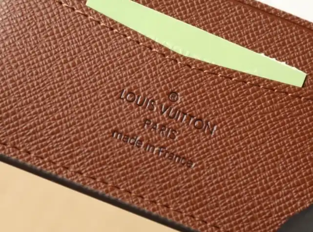 LV Wallets 4206A-3843