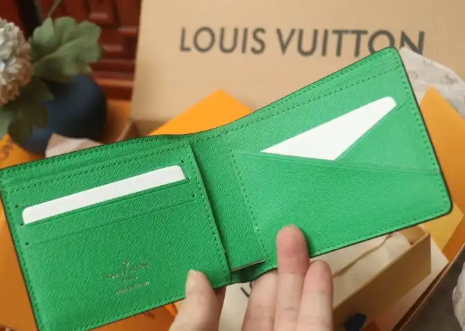 LV Wallets 4206A-4726