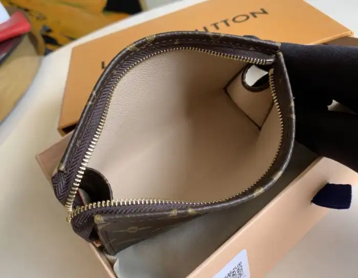 LV Wallets 4206A-5947