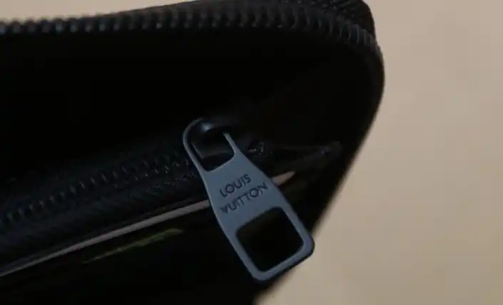 LV Wallets 4206A-6239