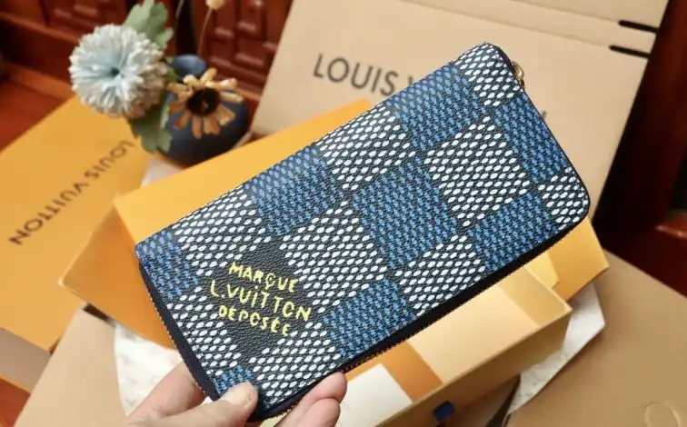 LV Wallets 4206A-6257