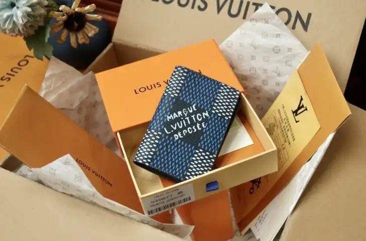 LV Wallets 4206A-6261