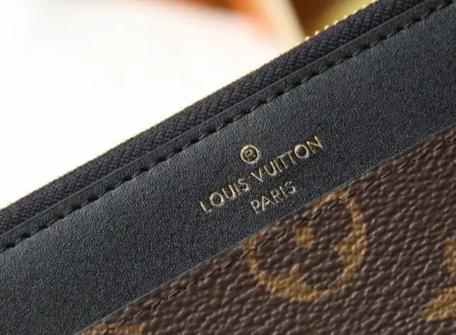 LV Wallets 4206A-6269