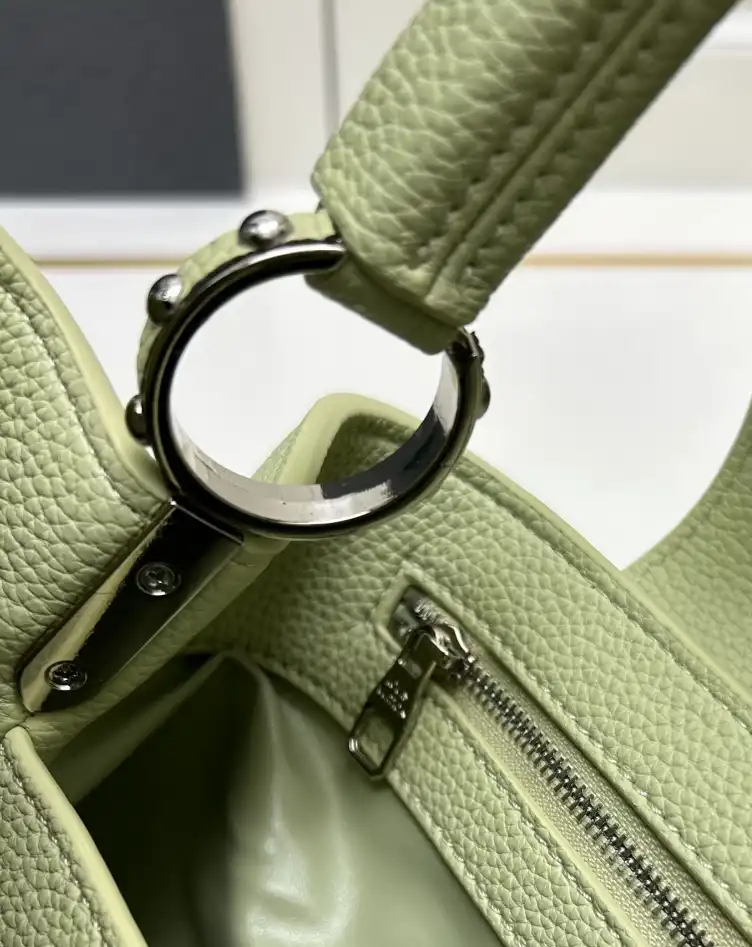 LV Capucines Bags 4224-0682