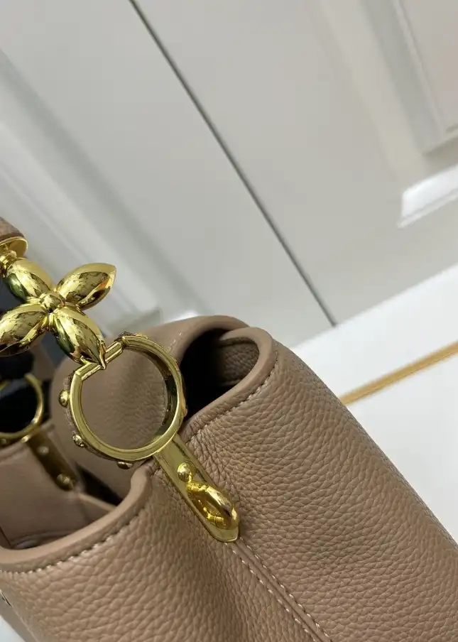 LV Capucines Bags 4224-1392