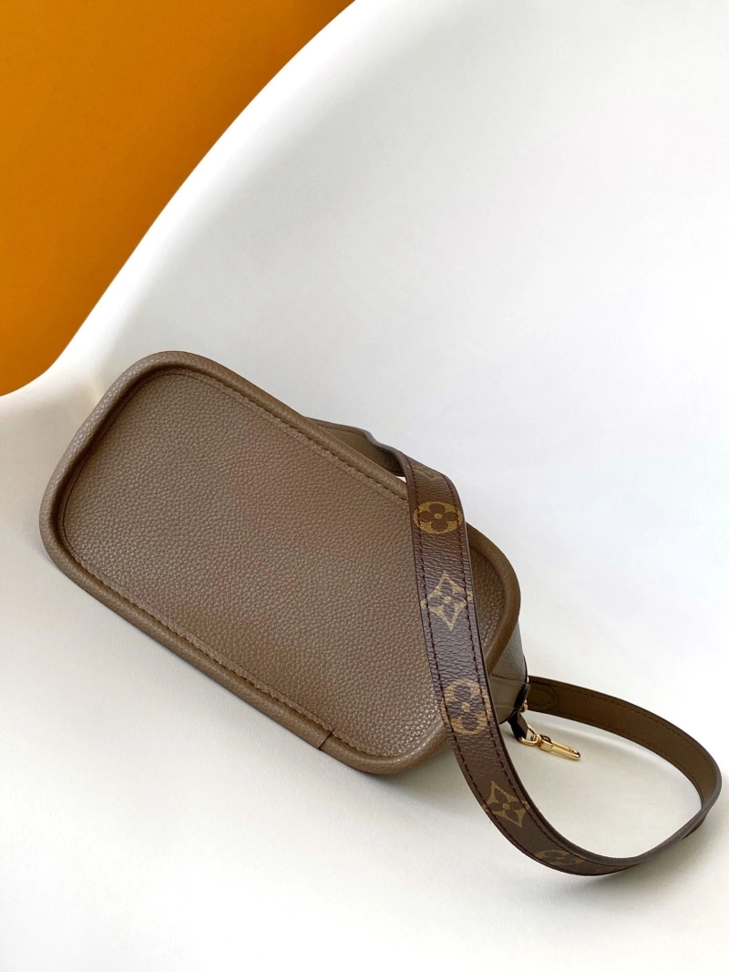 LV Shopping Bags 4233A-0854