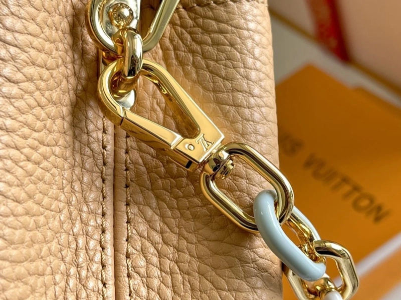 LV Capucines Bags 4233A-1230