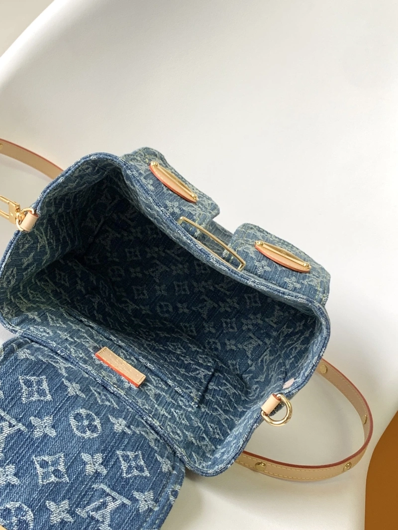 LV Backpacks 4233D-0083