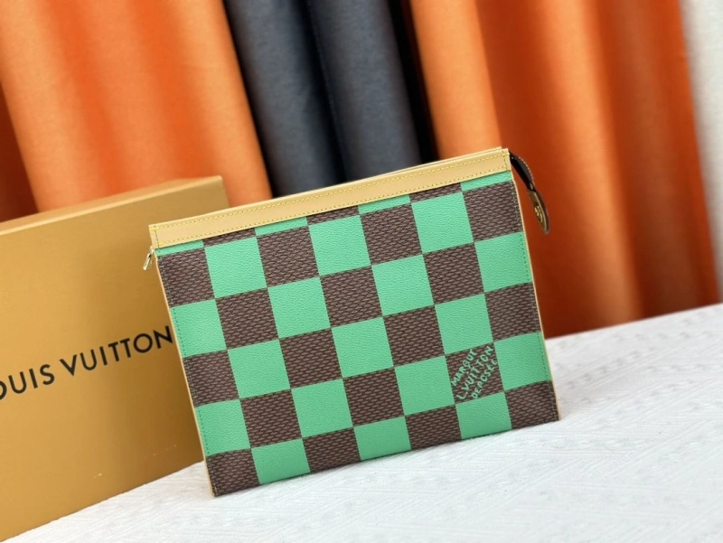 LV Wallets 4233G-0391