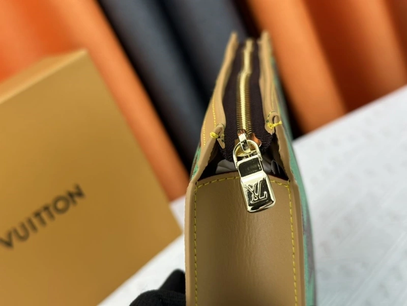LV Wallets 4233G-0391
